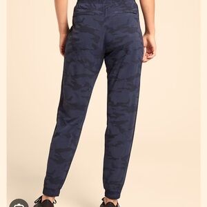 Athleta Brooklyn Camo jogger, 8 tall, dress blue
